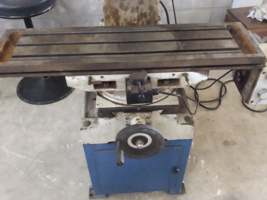 เครืองกัดร่อง( เครื่องmilling)กัดงานต่างๆได้ดีเจาะหรือปัดหน้าคว้านต่างๆได้ทุกอย่าง