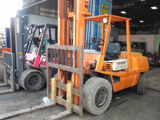 ขาย TOYOTA 4FD40 เสา4เมตร เกียร์ออโต้ พร้อมใช้งาน