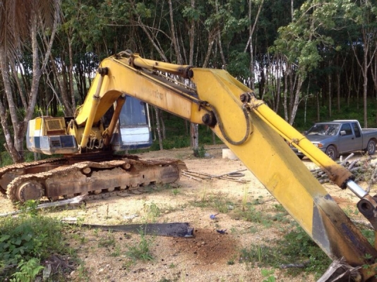รถแบคโฮ KOMATSU  200 - 5  สนใจติดต่อ 081 - 6079515