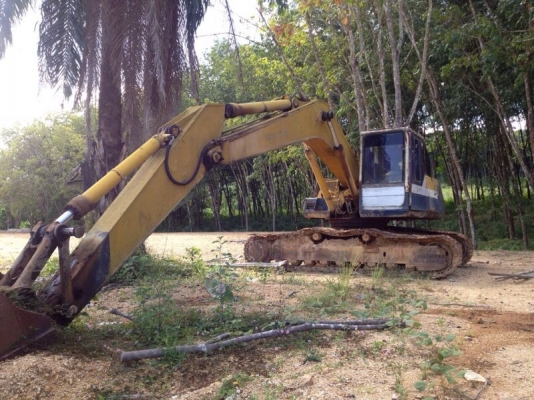 รถแบคโฮ KOMATSU  200 - 5  สนใจติดต่อ 081 - 6079515