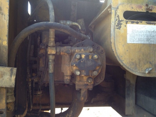 รถแบคโฮ KOMATSU  200 - 5  สนใจติดต่อ 081 - 6079515