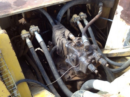 รถแบคโฮ KOMATSU  200 - 5  สนใจติดต่อ 081 - 6079515