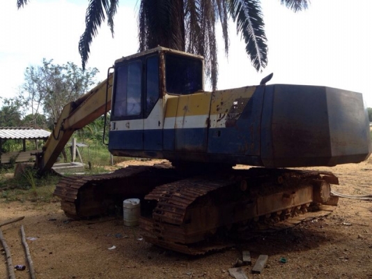 รถแบคโฮ KOMATSU  200 - 5  สนใจติดต่อ 081 - 6079515