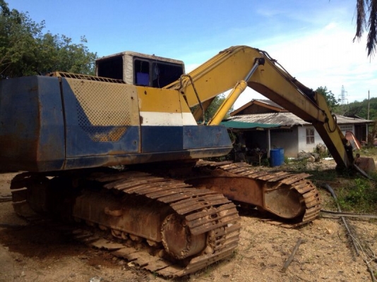 รถแบคโฮ KOMATSU  200 - 5  สนใจติดต่อ 081 - 6079515