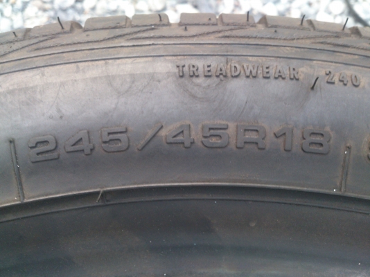 ขายยาง GOOD YEAR 245/45R18 ยางปี11 จำนวน 4 เส้น. 5000 บาท