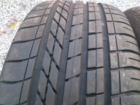 ขายยาง GOOD YEAR 245/45R18 ยางปี11 จำนวน 4 เส้น. 5000 บาท