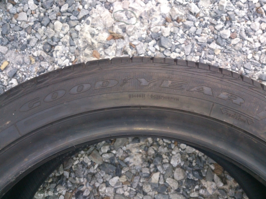 ขายยาง GOOD YEAR 245/45R18 ยางปี11 จำนวน 4 เส้น. 5000 บาท