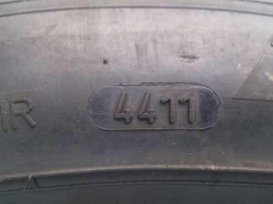 ขายยาง GOOD YEAR 245/45R18 ยางปี11 จำนวน 4 เส้น. 5000 บาท