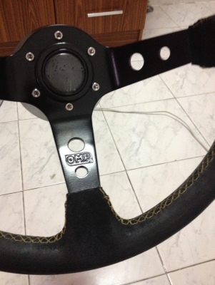 ขายพวงมาลัย OMP ก้านยก 13.5 ราคา500บาท โทร 0831799040โส กทม