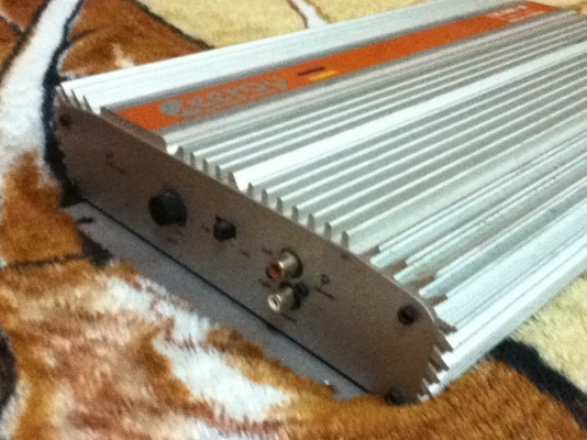 ขายแอมป์ Ceeroy รุ่น CR-600 (2ch)เชื้อชาติเยอรมณีเสียงใสฟังสะอาดหู ขายถูกๆ 1800.-