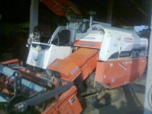 ขายรถเกี่ยวข้าวคูโบต้าพร้อมเทลเลอร์ ขายรถเกี่ยวข้าวคูโบต้าพร้อมเทลเลอร์