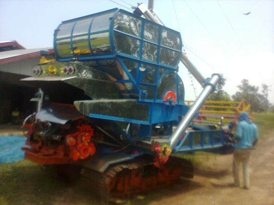 ขายรถเกี่ยวข้าววิชาญการช่าง