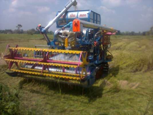 ขายรถเกี่ยวข้าววิชาญการช่าง ขายรถเกี่ยวข้าววิชาญการช่าง