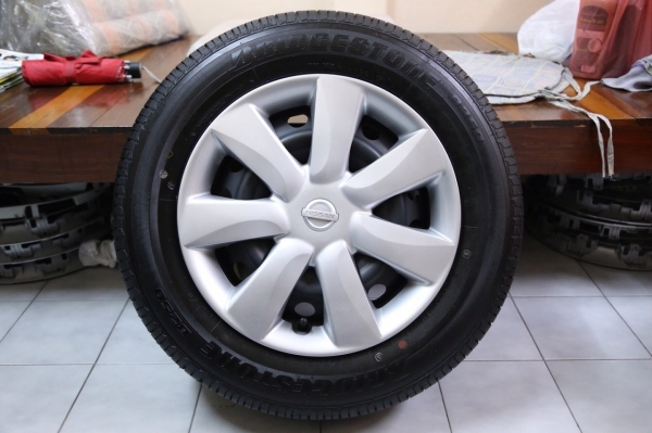 ขายยาง Bridgestone 175/70R14. ปี13 พรัอมกะทะล้อ