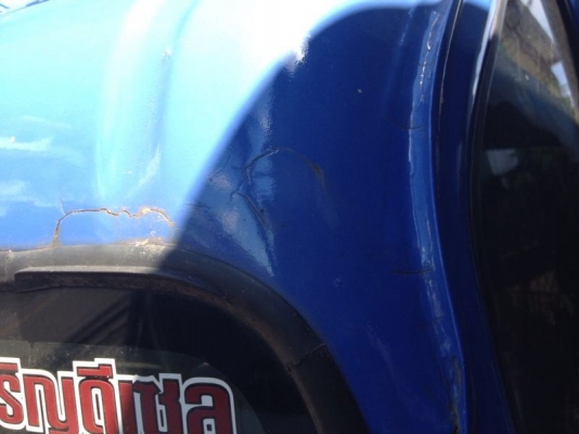 รถอีซูซุ 6 ล้อดั้ม NKR  88 แรงม้า ปี 40   สนใจติดต่อ 081 - 6079515