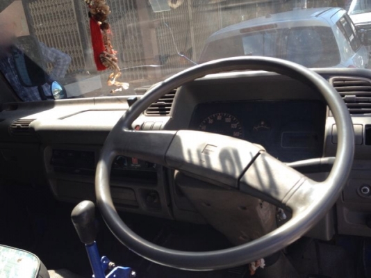 รถอีซูซุ 6 ล้อดั้ม NKR  88 แรงม้า ปี 40   สนใจติดต่อ 081 - 6079515