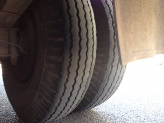 รถอีซูซุ 6 ล้อดั้ม NKR  88 แรงม้า ปี 40   สนใจติดต่อ 081 - 6079515