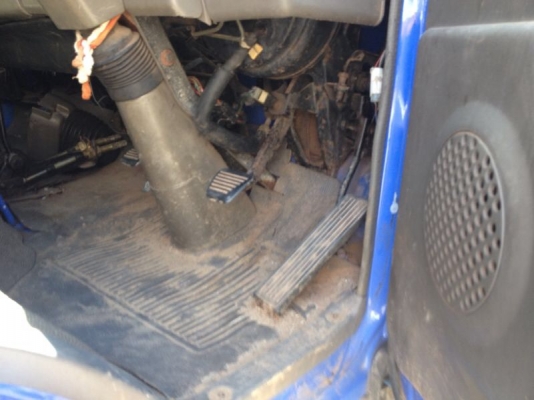 รถอีซูซุ 6 ล้อดั้ม NKR  88 แรงม้า ปี 40   สนใจติดต่อ 081 - 6079515