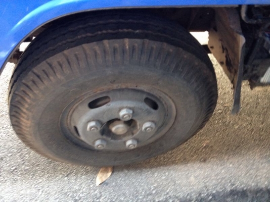 รถอีซูซุ 6 ล้อดั้ม NKR  88 แรงม้า ปี 40   สนใจติดต่อ 081 - 6079515