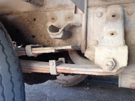 รถอีซูซุ 6 ล้อดั้ม NKR  88 แรงม้า ปี 40   สนใจติดต่อ 081 - 6079515