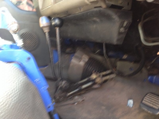 รถอีซูซุ 6 ล้อดั้ม NKR  88 แรงม้า ปี 40   สนใจติดต่อ 081 - 6079515