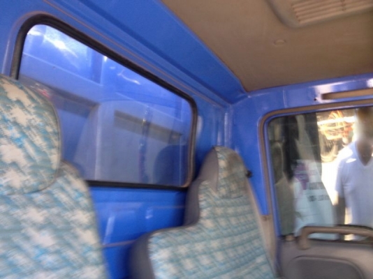 รถอีซูซุ 6 ล้อดั้ม NKR  88 แรงม้า ปี 40   สนใจติดต่อ 081 - 6079515