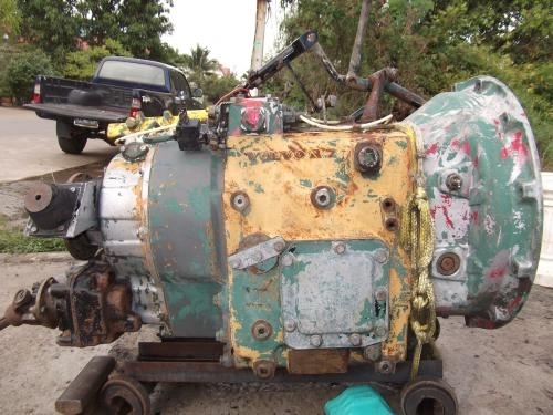 เกียร์ฟูเล่อvolvoรุ่น FM100 พร้อม PTO ของติดตัว เป็นรุ่นตบคันเกียร์ low-high ที่เพลตตีสวีเดน