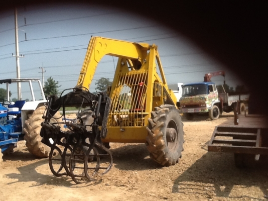 รถคีบอ้อยสามล้อเบว