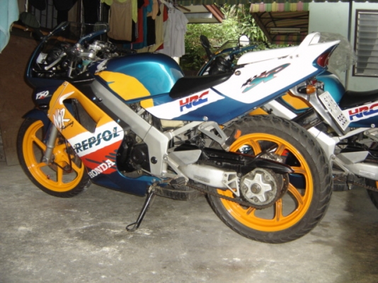 NSR 150 SP PROARM สวยมากครับ ทำสีใหม่ ทั้ง คัน เครื่องดีเยี่ยม  อยูที่ กทม ไปรษณีย์ ยานนาวา ตรงข้ามปั้มเชลล์ สนจัย ติดต่อคุณ จอร์ โทร .0808051985