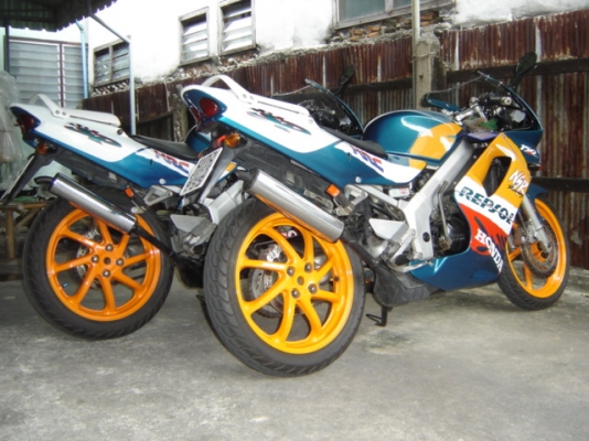 NSR 150 SP PROARM สวยมากครับ ทำสีใหม่ ทั้ง คัน เครื่องดีเยี่ยม  อยูที่ กทม ไปรษณีย์ ยานนาวา ตรงข้ามปั้มเชลล์ สนจัย ติดต่อคุณ จอร์ โทร .0808051985