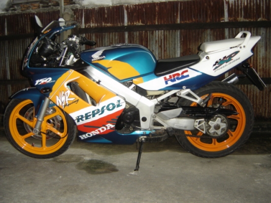 NSR 150 SP PROARM สวยมากครับ ทำสีใหม่ ทั้ง คัน เครื่องดีเยี่ยม  อยูที่ กทม ไปรษณีย์ ยานนาวา ตรงข้ามปั้มเชลล์ สนจัย ติดต่อคุณ จอร์ โทร .0808051985