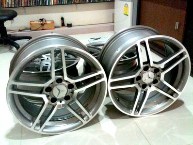 แม็กซ์ BENZ 17 นิ้ว กว้าง8นิ้ว ET32 สภาพใหม่ ไม่มีดุ้ง ขอบเงาวับ ไม่มีเบียด ล้อสวยทั้งชุด ฝากลางเบนซ์อยู่ครบทั้งหมด แม็กซ์ BENZ 17 นิ้ว กว้าง8นิ้ว ET32 สภาพใหม่ ไม่มีดุ้ง ขอบเงาวับ ไม่มีเบียด ล้อสวยทั้งชุด ฝากลางเบนซ์อยู่ครบทั้งหมด