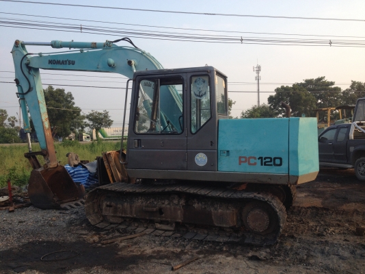 ขายด่วน... KOMATSU PC 100-5 คอนโทรลยาว ไฟฟ้าครบ รถสวย เอกสารสัญญาซื้อขายค่ะ