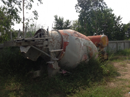 Hino สิบล้อ 2เพลา โม่ปูน 2 ตัว เครื่องไม่มี เล่มไม่มี ขายตามสภาพ ล้อหน้าไม่มี