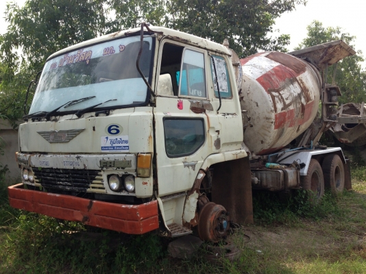 Hino สิบล้อ 2เพลา โม่ปูน 2 ตัว เครื่องไม่มี เล่มไม่มี ขายตามสภาพ ล้อหน้าไม่มี