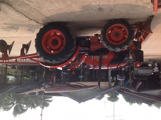 ขายรถคูโบต้า70เเรงสภาพดีพร้อมใบดันเเละผาน3ตราช้างให้ด้วยครับ