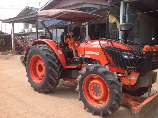ขายรถคูโบต้า70เเรงสภาพดีพร้อมใบดันเเละผาน3ตราช้างให้ด้วยครับ ขายรถคูโบต้า70เเรงสภาพดีพร้อมใบดันเเละผาน3ตราช้างให้ด้วยครับ