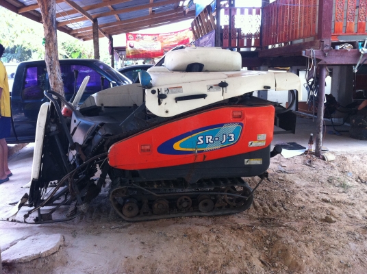 ขายรถเกี่ยวข้าวเล็ก KUBOTA 20 แรงม้า พร้อมใช้งานราคาถูกมากๆๆ