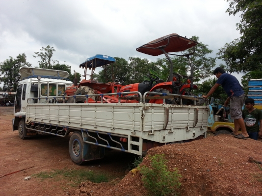 คูโบต้า B2420 4 WD ใบมีด รถไร่สวยๆสภาพดีตามรูป ขายถูกๆครับ