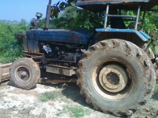 FORD 6600 เสื้อเรีบ ไอดีกลม ปั้มเหลี่ยม หาง3 ใบดันเล่มทะเบียนพร้อมชุดโอน