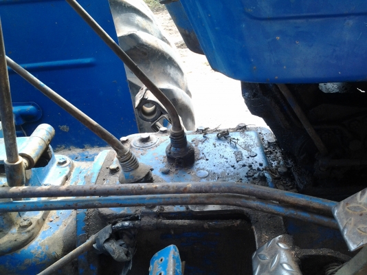 FORD 6600 เสื้อเรีบ ไอดีกลม ปั้มเหลี่ยม หาง3 ใบดันเล่มทะเบียนพร้อมชุดโอน