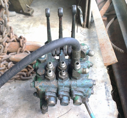 Sell> ชุดคอนโทรลไฮโดรลิค มี 3 ทางครับ กำแพงแสน นครปฐมครับ