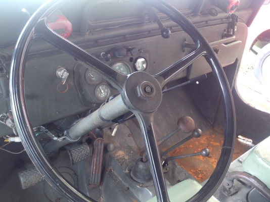 jeep cj3b เดิมทั้งคัน สีเดิม โทรถามก่อนครับ ยินดีคุย