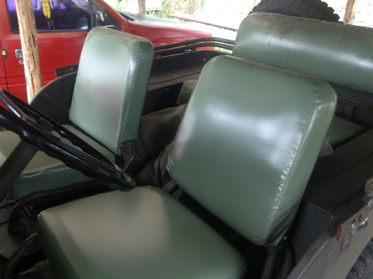 jeep cj3b เดิมทั้งคัน สีเดิม โทรถามก่อนครับ ยินดีคุย