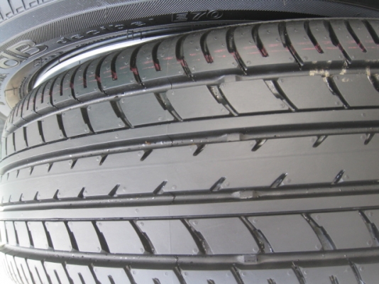 ขายกะทะล้อป้ายแดง new vios 15" 4 รู 100 ยางปี13 สนใจติดต่อเล็กคลองสาม (081-3747940)