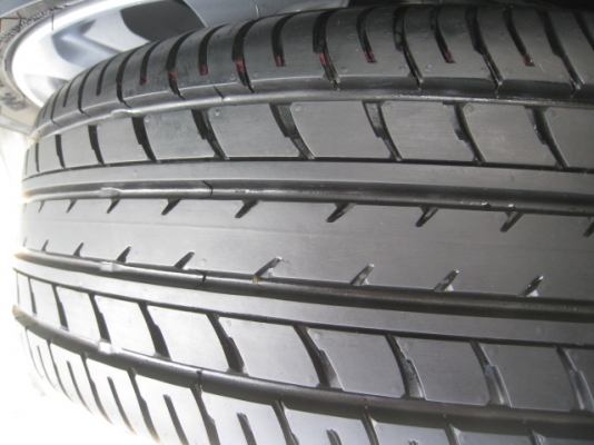 ขายล้อแม็กป้ายแดง new vios 15" ยางปี13 สนใจติดต่อเล็กคลองสาม (081-3747940)