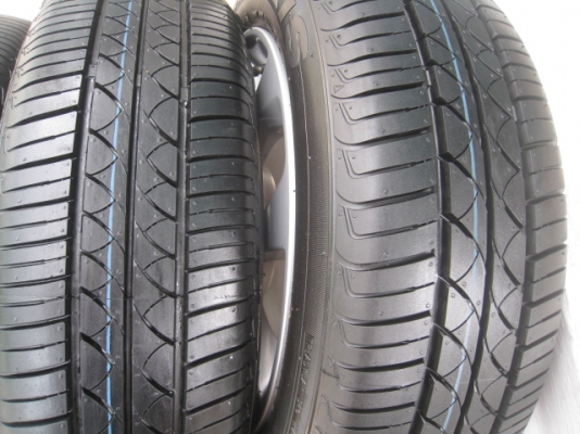 ขายล้อแม็ก Nissan march ป้ายแดง 15"x5.5" et50 4รู100 +ยางปี 12,2เส้นและ13,2 เส้น ตุ่มและสีที่หน้ายางยังมีอยู่ทุกเส้นครับ สนใจติดต่อเล็กคลองสามครับ (081-3747940)