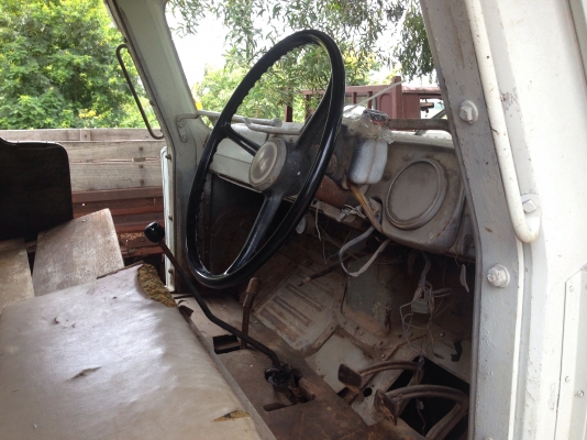 ISUZU TX 165 HP 6BD1 รถหัวยาวหกล้อหางปลา สภาพดีมากครับพร้อมใช้งานได้เลย เครื่องแน่นแรงดีไม่มีเยิ้ม ภายในเก๋งคอนโซลครบพร้อม พวงมาลัยธรรมดา ท้ายลาดสภาพดีใช้ลากแบ็คโฮร PC 120 และรถเกี่ยวข้าวได้เลยไม่มีปัญหา ช่วงล่างคัชซีสวยไม่มีบวมเลยครับ ยางสภาพดี 60\% พร้อม