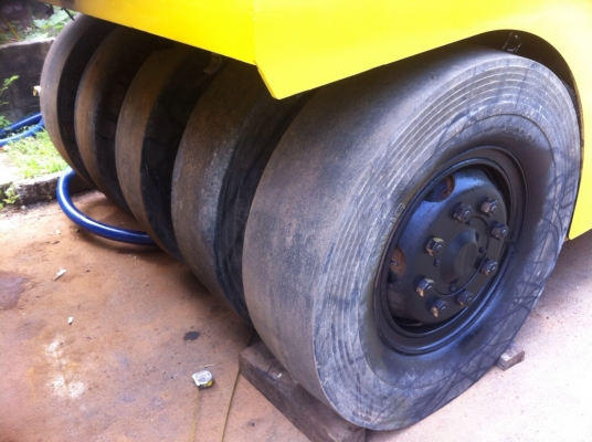 ขายด่วนรถบดล้อยาง9ล้อSAKAI TS150 ตรวจเช็คพร้อมใช้ เล่มทะเบียน