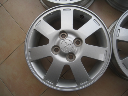 ขายล้อแม็ก Mitsubishi mirage 14"x4.5" et46 4รู100 ล้อมีรอยนิดหน่อย 1 วงครับ  สนใจติดต่อเล็กคลองสามครับ (081-3747940)